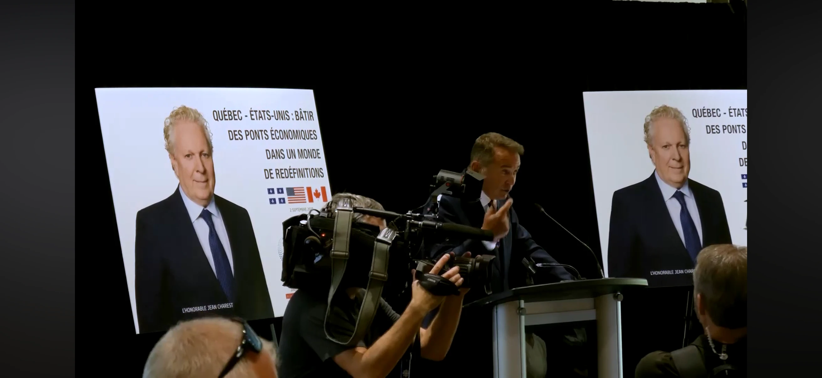 Pierre Jobin au podium — caméra visible