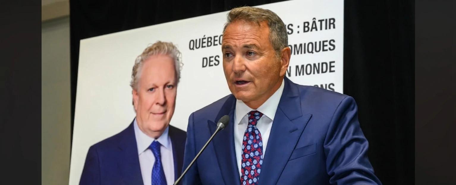 Pierre Jobin au podium — gros plan